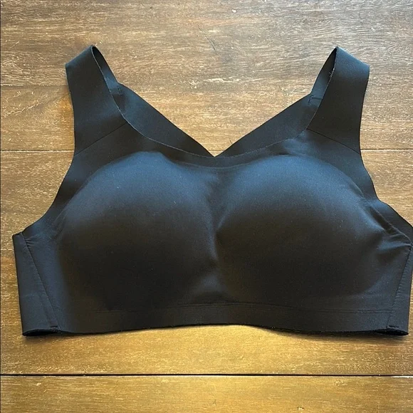 New Lululemon Black Sports Bra with Support Code Technology - Picture 1 of 4